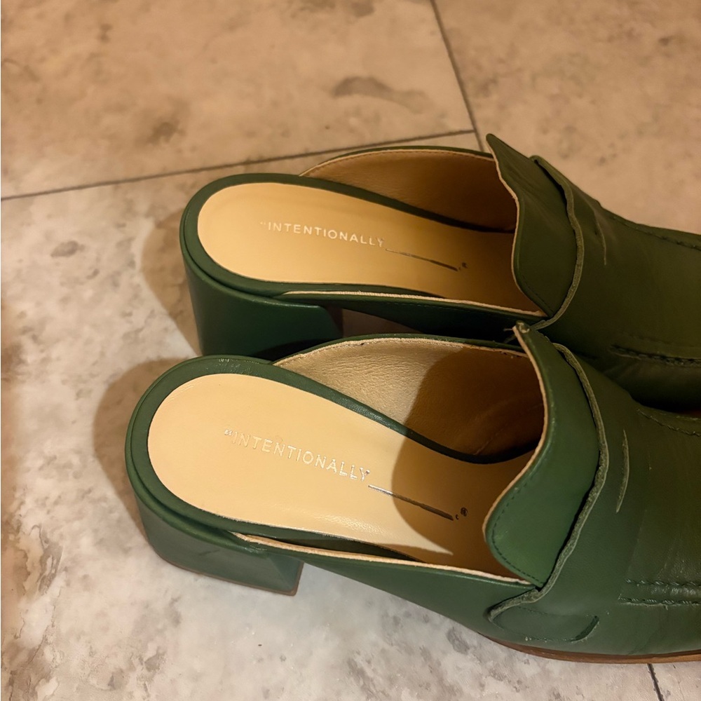 Intentionally Blank Prof Mules in Basil - Picture 6 of 13